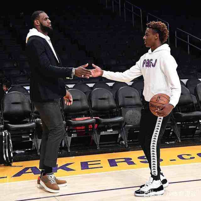 边线拉开纵 边线拉开纵