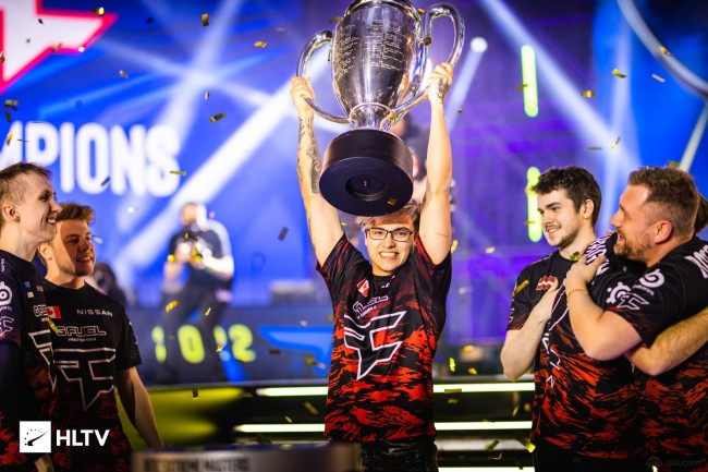 中路肋部穿 中路肋部穿